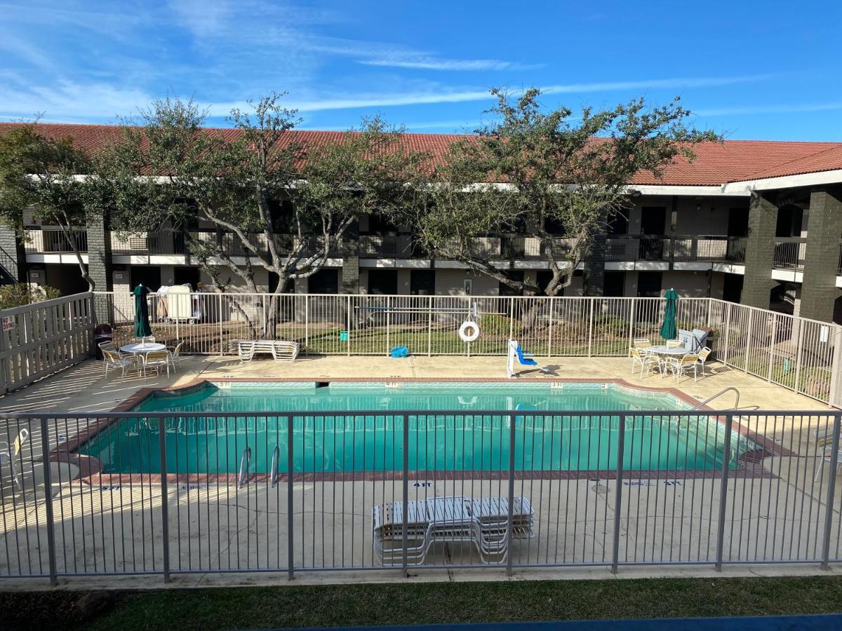 La Quinta Inn By Wyndham Tyler Extérieur photo